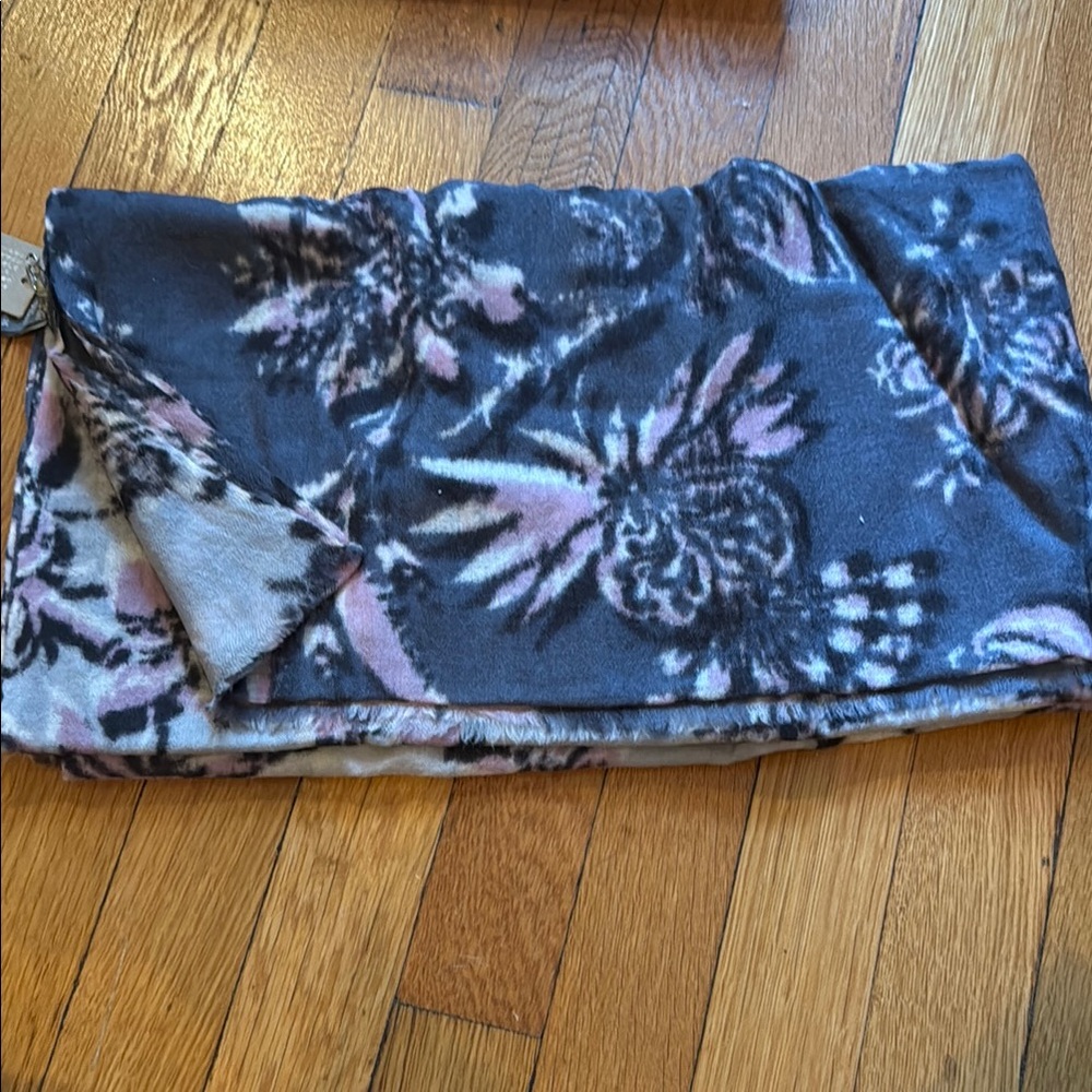 ÉPICE, Paris Cashmere Wool Scarf